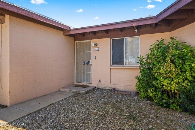 1505 W Roger Rd in Tucson, AZ - Building Photo - Building Photo