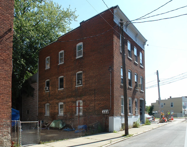 62 Lancaster St in Cohoes, NY - Building Photo - Building Photo