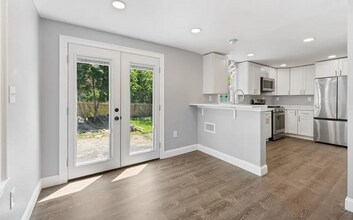 71 Gladeside Ave in Boston, MA - Foto de edificio - Building Photo