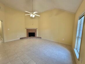 596 W Ashley Glen Cir in Memphis, TN - Building Photo - Building Photo