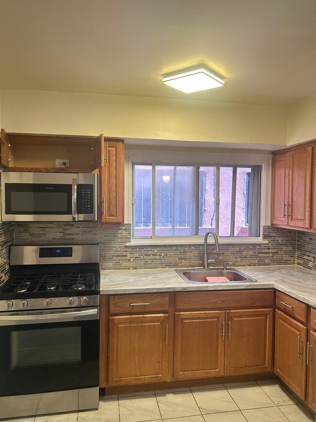 3529 Kingsland Ave, Unit 2