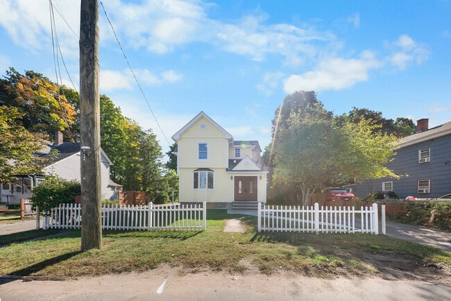 78 Cutlery Ave in Meriden, CT - Foto de edificio - Building Photo