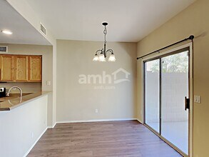 10008 E Capri Ave in Mesa, AZ - Building Photo - Building Photo