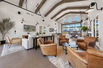 EVR Bella Vista in San Tan Valley, AZ - Foto de edificio - Building Photo