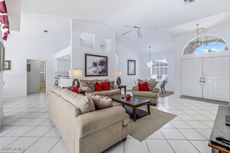 5110 Brixton Ct in Naples, FL - Foto de edificio - Building Photo