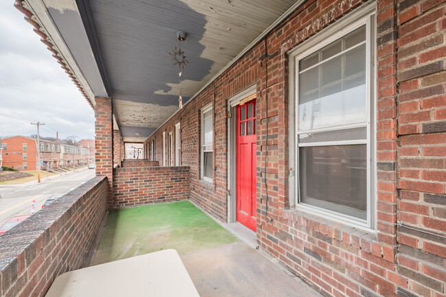 2114 Bedford Ave, Unit Rear in Pittsburgh, PA - Building Photo - Building Photo