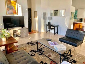 1153 N Ogden Dr, Unit Ogden Duplex Upstairs in West Hollywood, CA - Building Photo - Building Photo