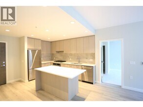 615 Cottonwood Ave in Coquitlam, BC - Building Photo - Building Photo