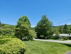 2 W Maple Dr in Asheville, NC - Building Photo - Building Photo
