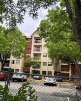 8120 Geneva Ct in Doral, FL - Building Photo