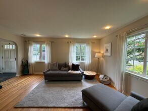 14327 36th Ave NE in Seattle, WA - Building Photo - Building Photo
