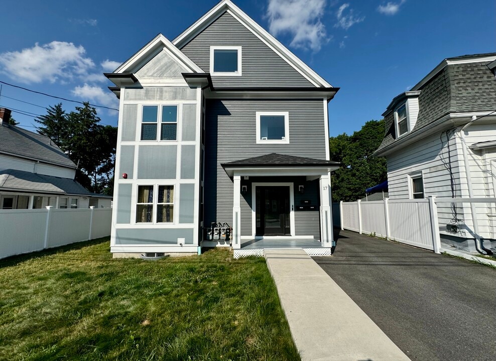 17 George St, Unit 1 in Boston, MA - Building Photo