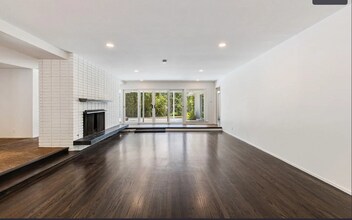 30 Warmwood Way in Hillsborough, CA - Building Photo - Building Photo