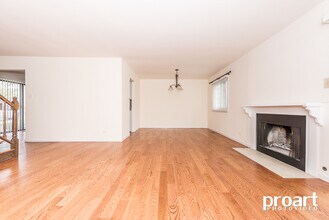 838 Heatherbrook Ct in Wheaton, IL - Building Photo - Building Photo