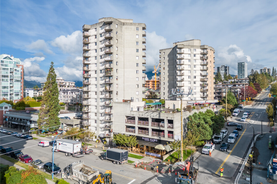 Twin Towers in North Vancouver, BC - Building Photo