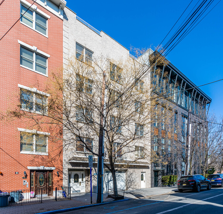 606-608 Clinton St in Hoboken, NJ - Building Photo