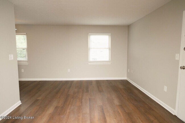 4303 Landside Dr in Louisville, KY - Building Photo - Building Photo