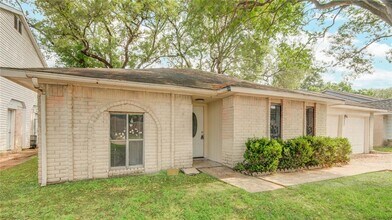 11427 Newbrook Dr in Houston, TX - Building Photo - Building Photo