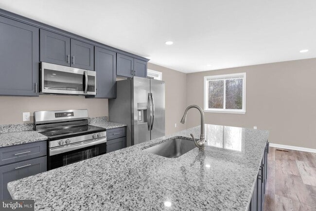 383 Sollers Wharf Rd in Lusby, MD - Building Photo - Building Photo