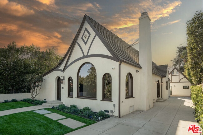 4265 Denny Ave in Los Angeles, CA - Building Photo - Building Photo