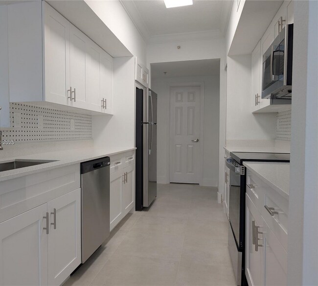 140 SW 117th Ave in Pembroke Pines, FL - Building Photo - Building Photo