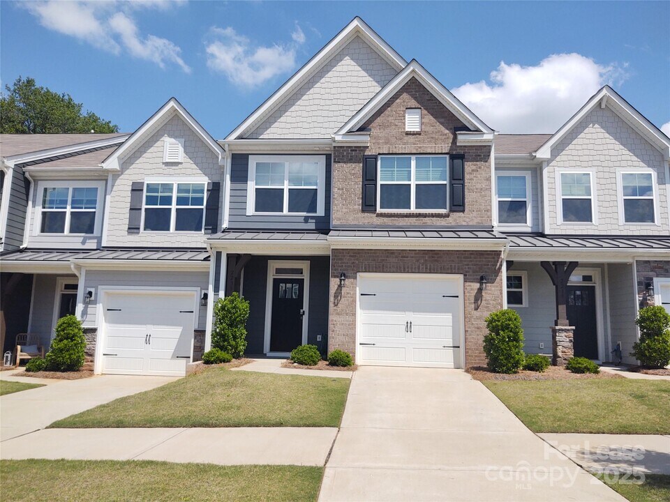 2235 Blewett Dr in Charlotte, NC - Building Photo