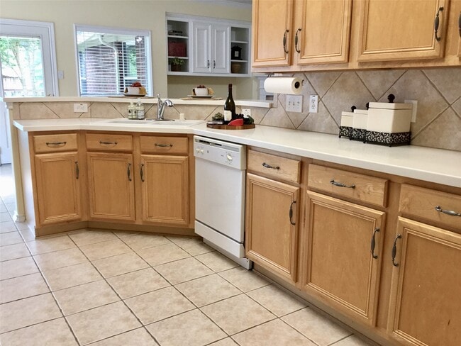 property at 114 N Queenscliff Cir