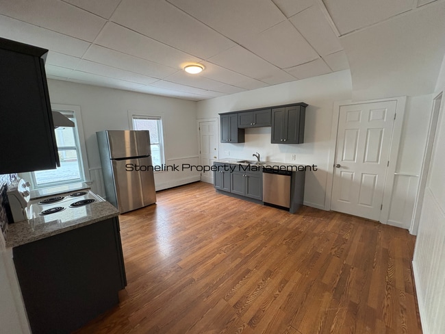 83 Arnold St in Lincoln, RI - Building Photo - Building Photo