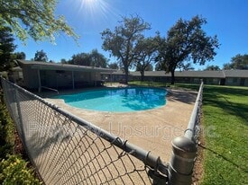 The Oasis in Redding, CA - Building Photo