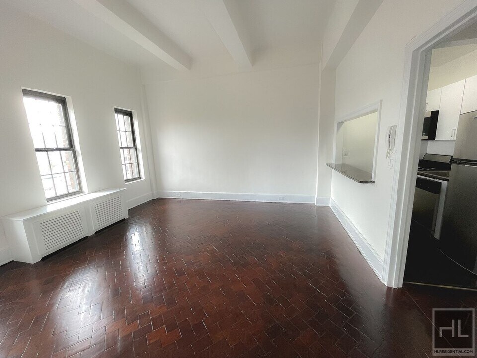 WEST 73 STREET in New York, NY - Building Photo