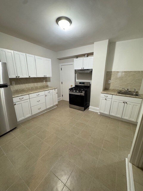 144 Waverly St in Yonkers, NY - Building Photo