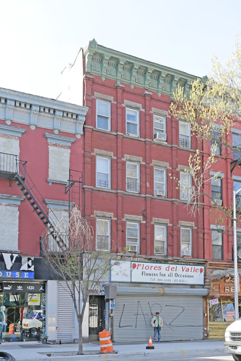 706 Grand St in Brooklyn, NY - Building Photo