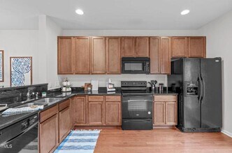 228 Dove Cottage Ln in Cary, NC - Foto de edificio - Building Photo