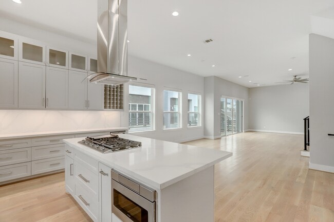 property at 1716 Rosewood St