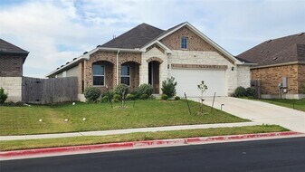 704 Giorgio Moroder Dr in Hutto, TX - Building Photo