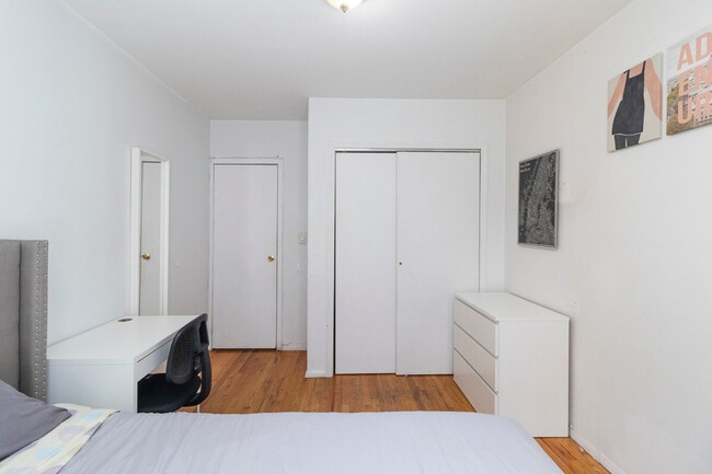 215 B East 95th Street-SI ID1032054P, Unit SI ID1032054P in New York, NY - Foto de edificio - Building Photo