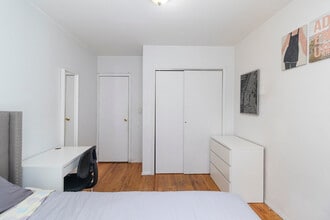 215 B E 95th St in New York, NY - Building Photo - Building Photo