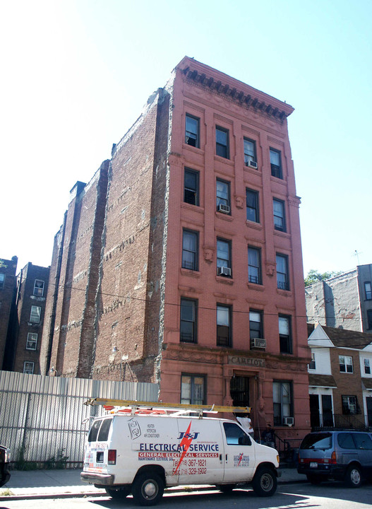 352 E 139th St in Bronx, NY - Foto de edificio