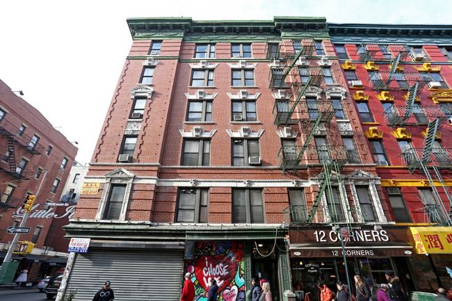 121 Mott St in New York, NY - Foto de edificio - Building Photo