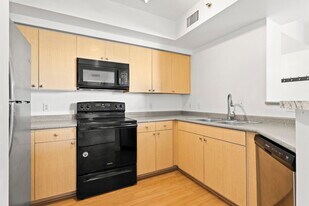 1919 Van Buren St, Unit 418 in Hollywood, FL - Building Photo