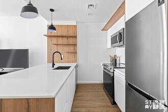 825 DeKalb Ave in Brooklyn, NY - Foto de edificio - Building Photo