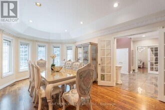 2339 Glengarry Rd in Mississauga, ON - Building Photo - Building Photo