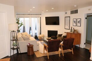 35 Linden Ave, Unit 404 in Long Beach, CA - Building Photo