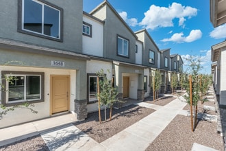 South Mountain Shadows in Phoenix, AZ - Building Photo - Building Photo