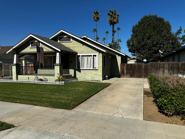 4475 Larchwood Pl in Riverside, CA - Foto de edificio - Building Photo
