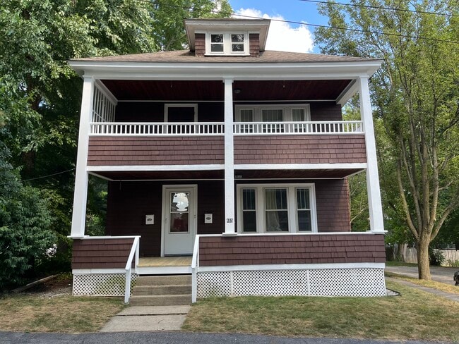 465 Beacon St, Unit #1 in Manchester, NH - Foto de edificio - Building Photo