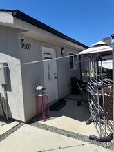 7507 Yarmouth Ave in Reseda, CA - Foto de edificio - Building Photo