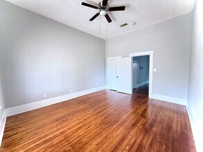 429 E Carson St in San Antonio, TX - Building Photo - Building Photo