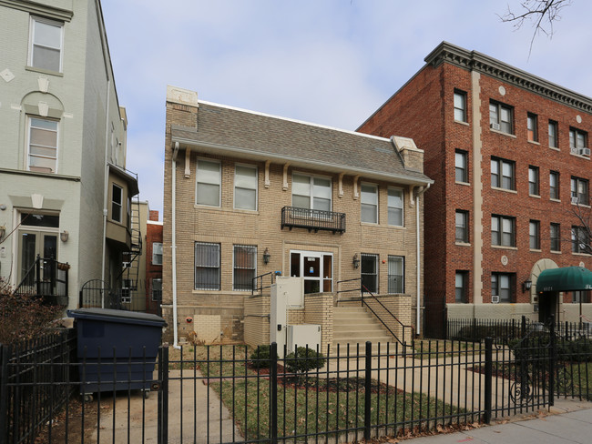 1327 Kenyon St NW in Washington, DC - Building Photo - Building Photo