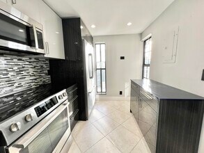 17 Royal Palm Way in Boca Raton, FL - Foto de edificio - Building Photo